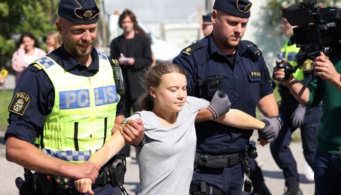 Greta Thunberg defies court order, continues to stage protest