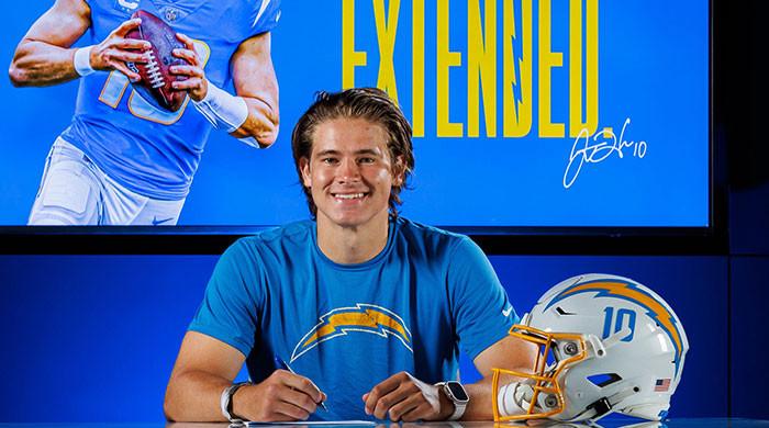 Chargers News: Justin Herbert becomes 1st QB in NFL history to