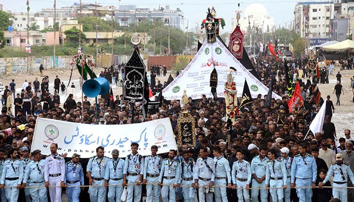 Muharram 9 procession passing through M.A. Jinnah Road in Karachi on July 28, 2023. — APP