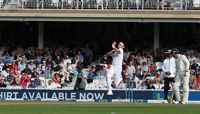 England´s Stuart Broad bowls to Australia´s Todd Murphy on day five of the fifth Ashes cricket Test match between England and Australia at The Oval cricket ground in London on July 31, 2023.—AFP