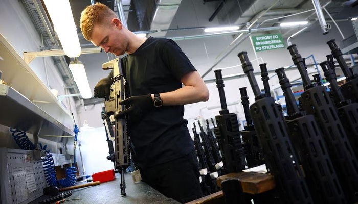 A worker checks the quality of GROT C16 FB-M1, modular assault rifle system at PGZ (Polska Grupa Zbrojna) arms factory Fabryka Broni Lucznik in Radom Poland, November 7, 2022. — Reuters