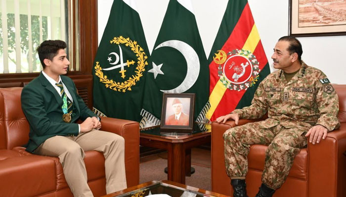 ‘Army will continue to support young talent’, COAS Munir tells junior squash champion Hamza Khan