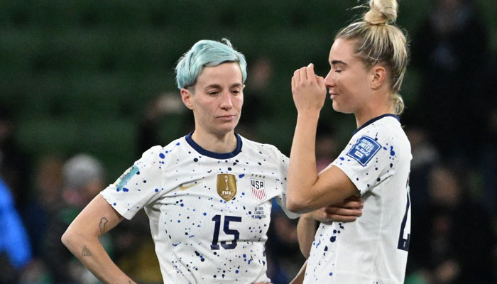 USA´s forward #15 Megan Rapinoe (L) and USA´s midfielder #22 Kristie Mewis (R) react at the end of the Australia and New Zealand 2023 Women´s World Cup round of 16 football match between Sweden and USA at Melbourne Rectangular Stadium in Melbourne on August 6, 2023. —AFP