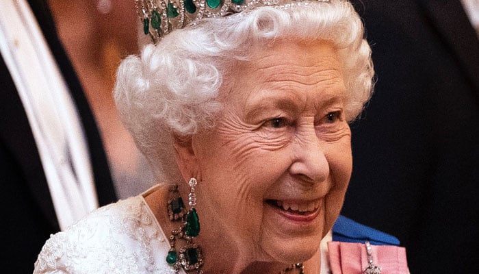 Queen Elizabeth II had civilized way of eating pears: Read