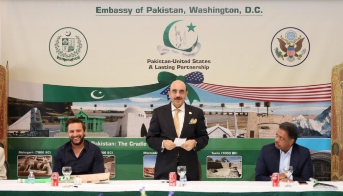 (Left to Right) Former Pakistan skipper Shahid Khan Afridi, Pakistan’s Ambassador to the United States Masood Khan and legendary Squash champion Jahangir Khan — Twitter/@PakinUSA