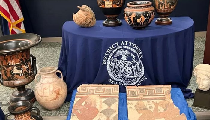 Italy reclaims over 250 looted artefacts from US. Italian ministry of culture.