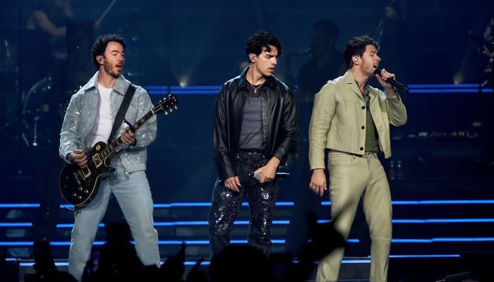 Jonas Brothers enchant fans in intimate Mohegan Sun Arena performance