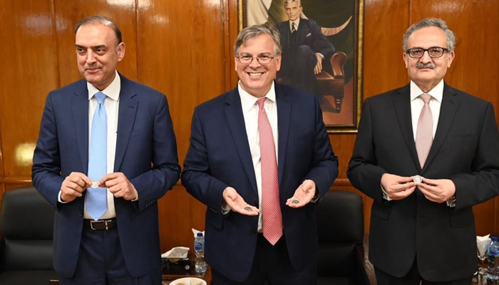 State Bank Governor Jameel Ahmad (left), US Ambassador Donald Blome and Foreign Secretary Syrus Sajjad Qazi hold the commemorative coin at the its launch ceremony on August 24, 2023. — State Bank of Pakistan