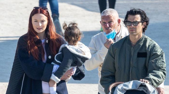 Sophie Turner Appears Cheerful With Kids Amidst Her Divorce News With Joe  Jonas, Sources State It's More About Reassuring The Child Rather Than Her  True Inner Emotions