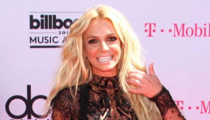 Britney Spears dances through wardrobe mishap in Mexico