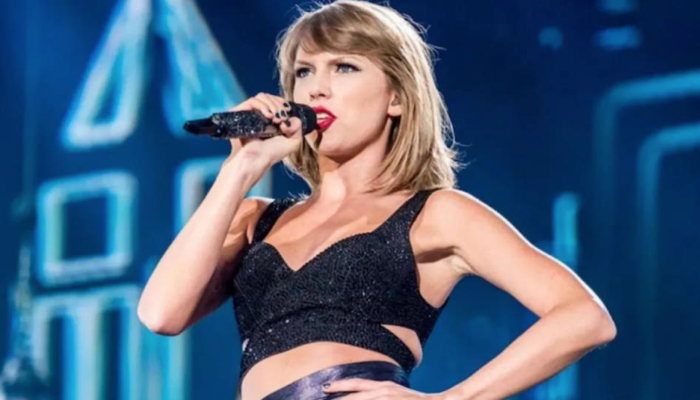 Taylor Swift appeared displeased by lost and broken diamond ring at MTV VMAs