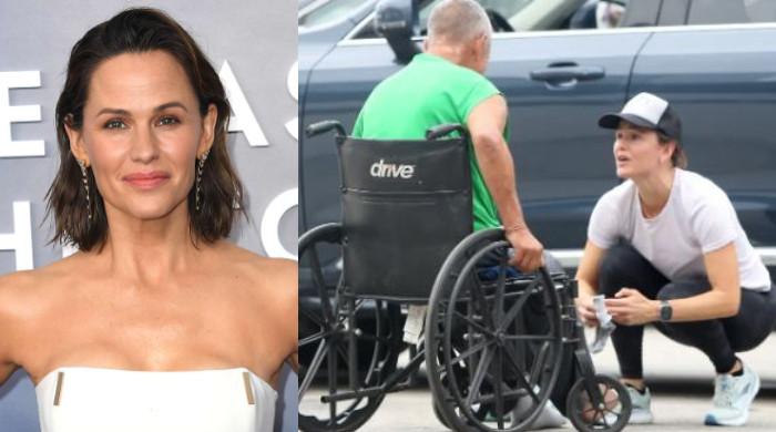 Jennifer Garner and paparazzo team up to help a homeless man