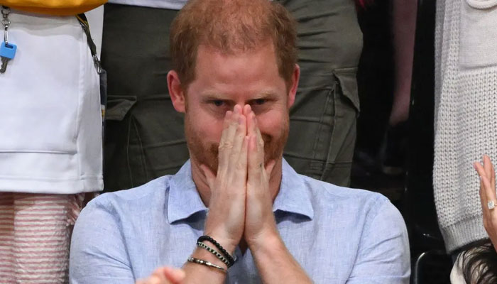 Prince Harry looks like a ‘man unamused’ posing for cameras