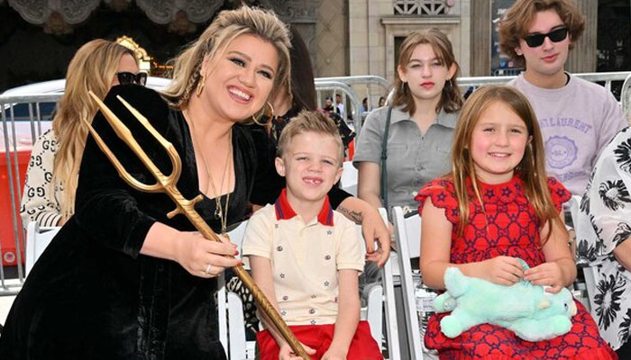 Kelly Clarkson says its cool that her kids can be open about their feelings