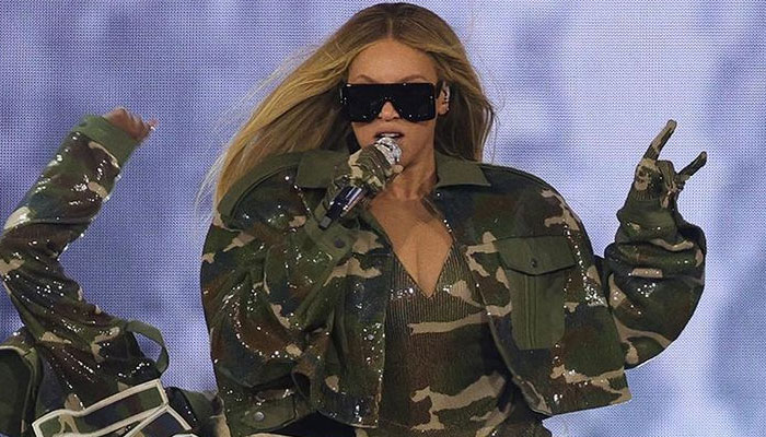 Beyoncé brings out special guest at Renaissances Houston show