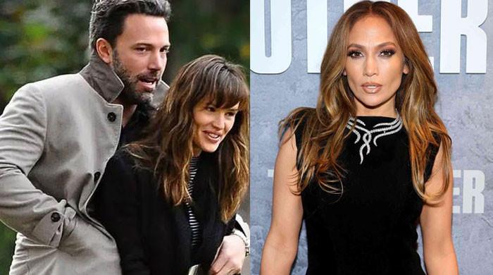 Jennifer Lopez Reacts To Ben Affleck Jennifer Garner Frequent Outings 0388