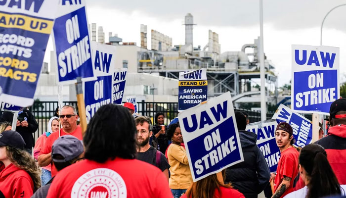 United Auto Workers members picket outside of the Michigan Parts Assembly Plant, in Wayne, Mich., on Sept. 26. AFP/File