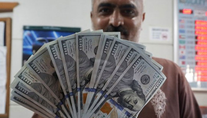 In a shock, US Dollar falls to Rs 76 against Pakistani Rupee on