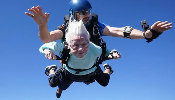 Chicagos 104-year-old woman sets new skydiving record. The Guardian