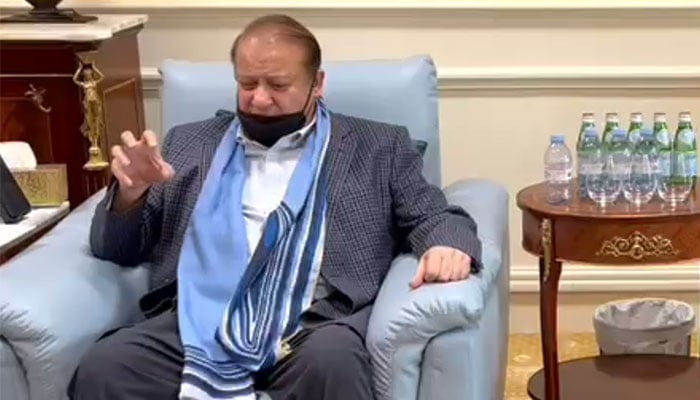 PML-N supremo Nawaz Sharif speaking to journalists at Stanhope Housse in London on October 6, 2023. — Author