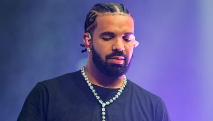 Drakes heartfelt gesture towards fans wins hearts