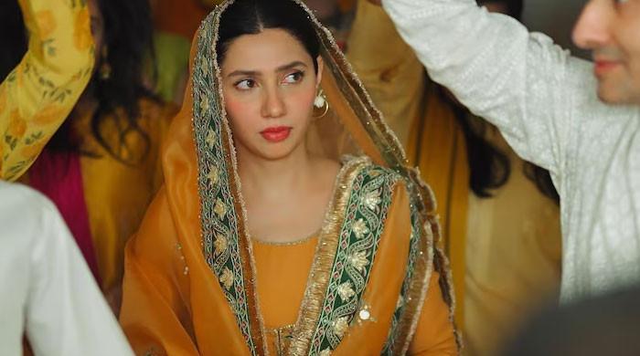 Mahira Khan touches hearts with emotional tribute for friends who lit ...