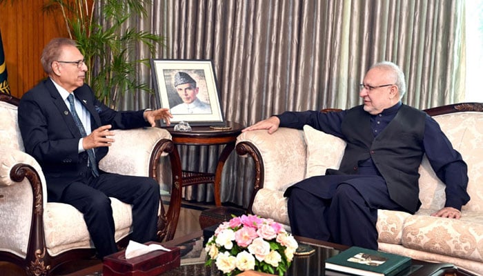 President Dr Arif Alvi and former federal minister Muhammad Ali Durrani. PID