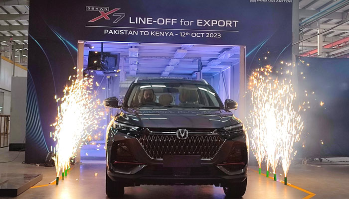 Master Changan Motors Oshan X7 being unveiled at an event hosted to celebrate its milestone of exporting the SUV from Pakistan to Kenya. — Facebook/Changan Pakistan