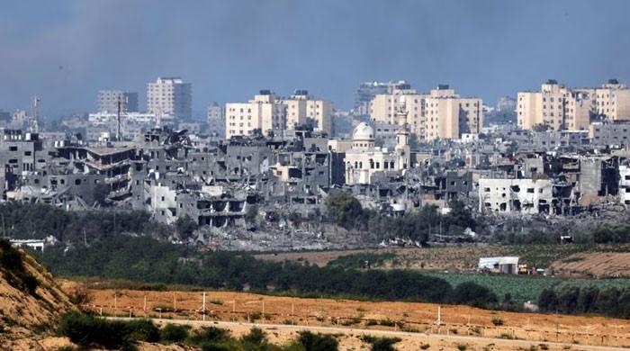 Israel attacks Palestinians fleeing to southern Gaza