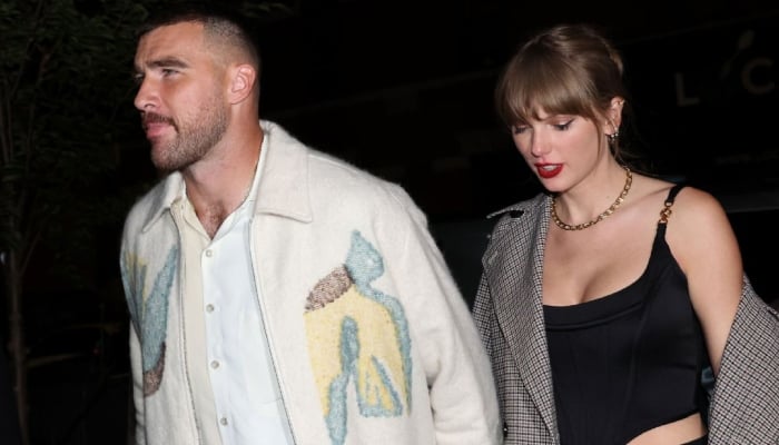 Travis Kelce takes off solo after spending night at Taylor Swifts place