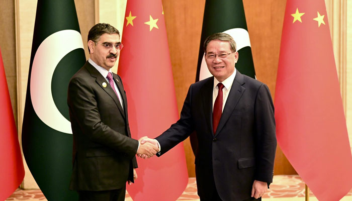 Caretaker Prime Minister Anwaar-ul-Haq Kakar (left) shakes hands with Chinese premier Li Qiang in meeting on Octiber 18, 2023. — APP