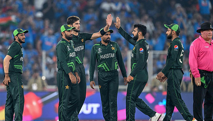 Pakistans Shaheen Shah Afridi (3L) celebrates with teammates after taking the wicket of Indias captain Rohit Sharma during the 2023 ICC Men´s Cricket World Cup one-day international (ODI) match between India and Pakistan at the Narendra Modi Stadium in Ahmedabad on October 14, 2023. — AFP