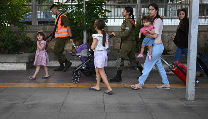 Israeli army soldiers help evacuate residents from the northern city of Kiryat Shmona near the Lebanon border on October 23, 2023.—AFP/file