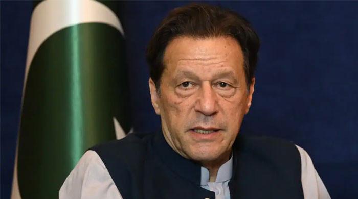 نواز کی رہائی پر اڈیالہ جیل سے ‘قانون کا مکمل مذاق،’ عمران کا پاکستانیوں کے نام پیغام’