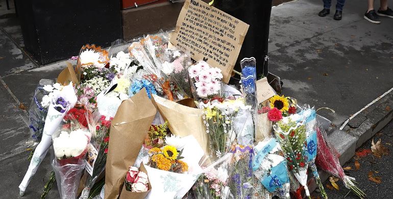 Fan-made memorial honours Matthew Perry outside Friends building