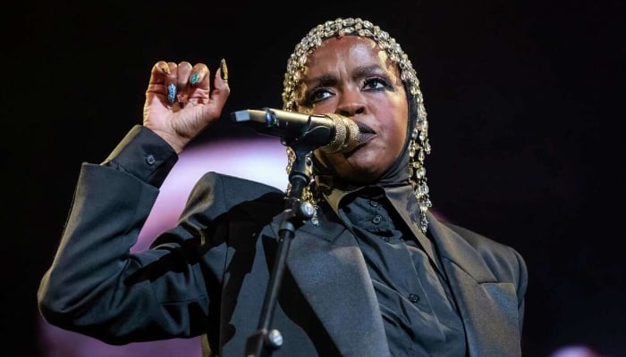 Lauryn Hill claps back at fans criticism over tardiness