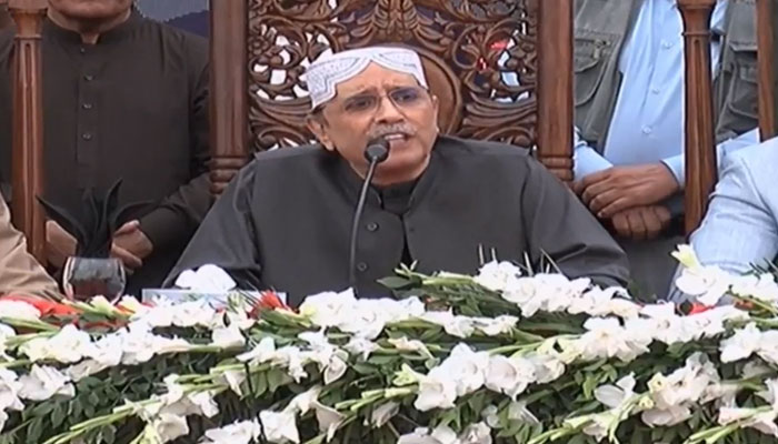 PPP Co-chairperson Asif Ali Zardari addressing PPP workers in Ghotki. — Screengrab/Facebook/PPP