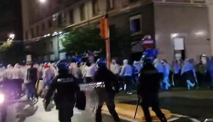 Unrest in Naples: German Fans Clash with Police Ahead of Champions League Match.—BNN