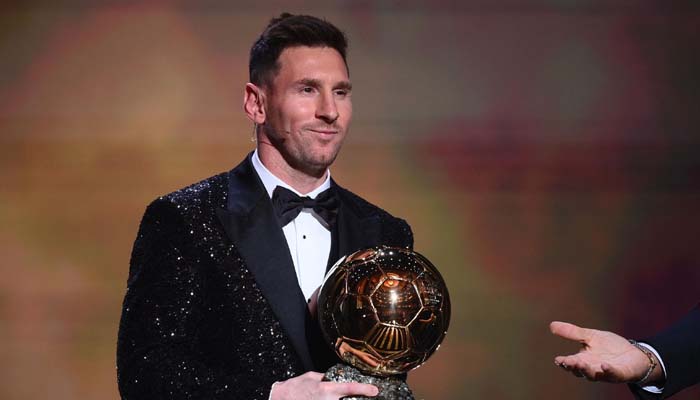 Photo Lionel Messi receiving his 8th Ballon d’Or