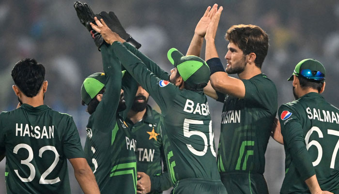 Pakistan´s Shaheen Shah Afridi (2R) celebrates with teammates after taking the wicket of England´s Ben Stokes during the 2023 ICC Men´s Cricket World Cup one-day international (ODI) match between England and Pakistan at the Eden Gardens in Kolkata on November 11, 2023. — AFP