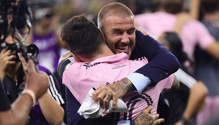 David Beckham hugs Lionel Messi..—AFP/file