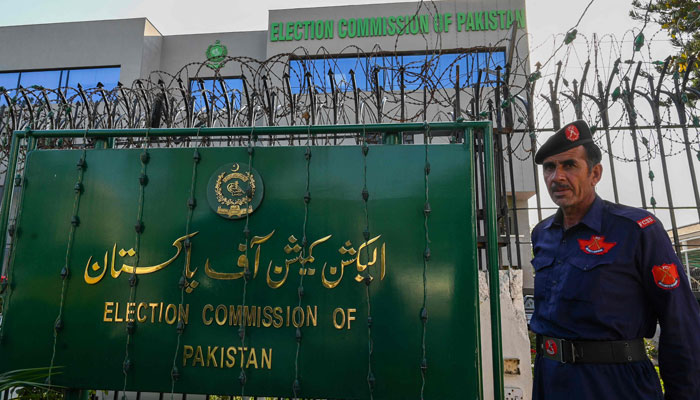 A security personnel stands guard at the headquarters of the Election Commission of Pakistan in Islamabad on September 21, 2023. — AFP