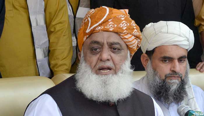 President of Pakistan Democratic Movement (PDM) Maulana Fazlur Rehman addresses a press conference at Jamia Noor Ul Anwar Maskeen Pura in Chiniot on October 27, 2022. — Online