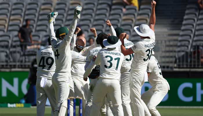 Australia´s Nathan Lyon (centre L) celebrates with teammates after taking his 500th wicket, Pakistan´s Faheem Ashraf, during day four of the first Test cricket match between Australia and Pakistan in Perth on December 17, 2023. — AFP