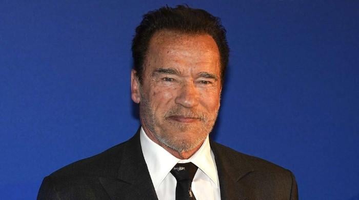 Arnold Schwarzenegger plays Santa, hands gifts to underprivileged kids