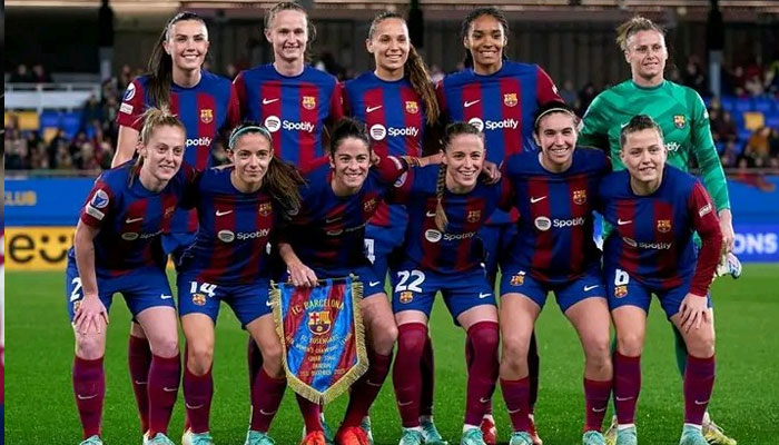 The Barcelona players pose for the camera before the match against Rosengrad. — x/theBarcaInsider