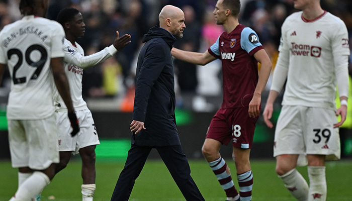 Manchester United´s Dutch manager Erik ten Hag walks off across the pitch after the English Premier League football match between West Ham United and Manchester United at the London Stadium, in London on December 23, 2023. — AFP