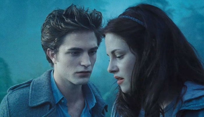 'Twilight' director would cast THESE two stars as Edward and Bella today