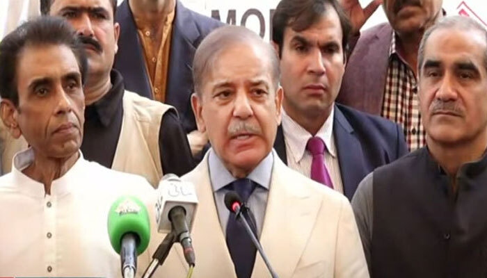 PML-N President Shehbaz Sharif (C) is addressing the media in Karachi on December 29, 2023. — Screengrab/ Geo News