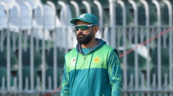 Mohammad Hafeez misses flight to Sydney after running late